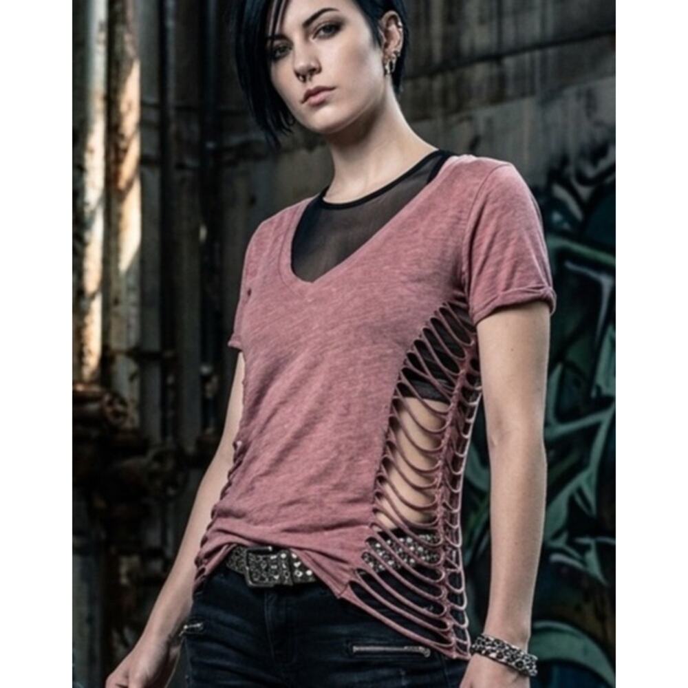 Gimmicks by BKE Distressed/Shredded T-Shirt